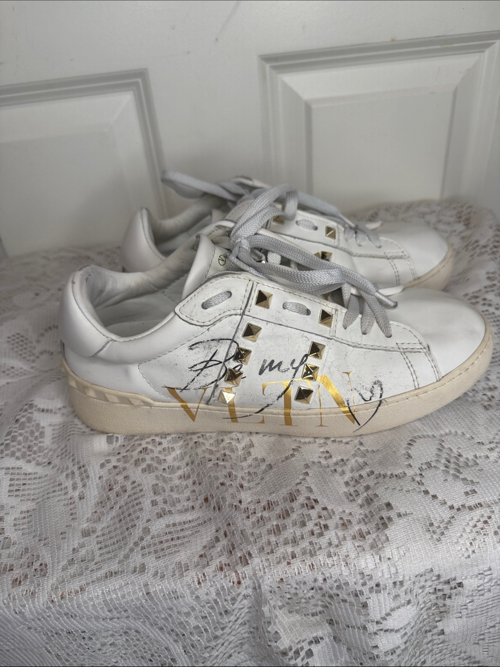 Valentino Garavani White Leather Studded Lace-Up Sneakers with gold Sz 6.5 - Picture 2 of 7